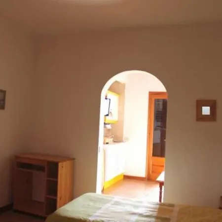 Sleeps 2 Wifi T691488 Tahiche